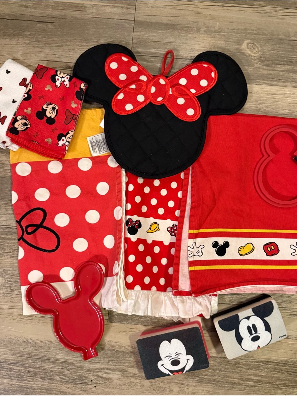 Disney Minnie Mouse Red Black Polka Dot Kitchen Set